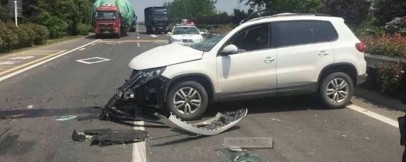停车被撞了怎么走保险 车子停在路边被撞了怎么索赔
